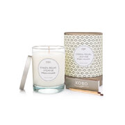 Świeca zapachowa KOBO Coterie Green Pearl Jasmine (11 uncji / 312 g)