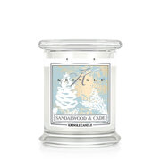 Kringle Candle Sandalwood & Cade świeca zapachowa średnia z 2 knotami (411g)