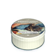Świeca zapachowa Kringle Candle Kittens & Cashmere (42g)
