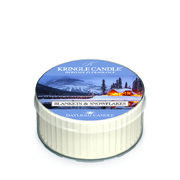 Świeca zapachowa Kringle Candle Blankets & Snowflakes (42g)