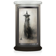 Kringle Candle Halloweenowa świeca zapachowa Moody Witch with a Broomstick duża z 2 knotami (624 g)