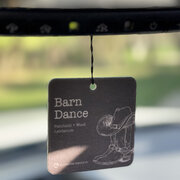 Zapach do samochodu Milkhouse Candle Barn Dance