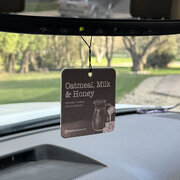 Świeca Milkhouse Candle o zapachu płatków owsianych, mleka i miodu